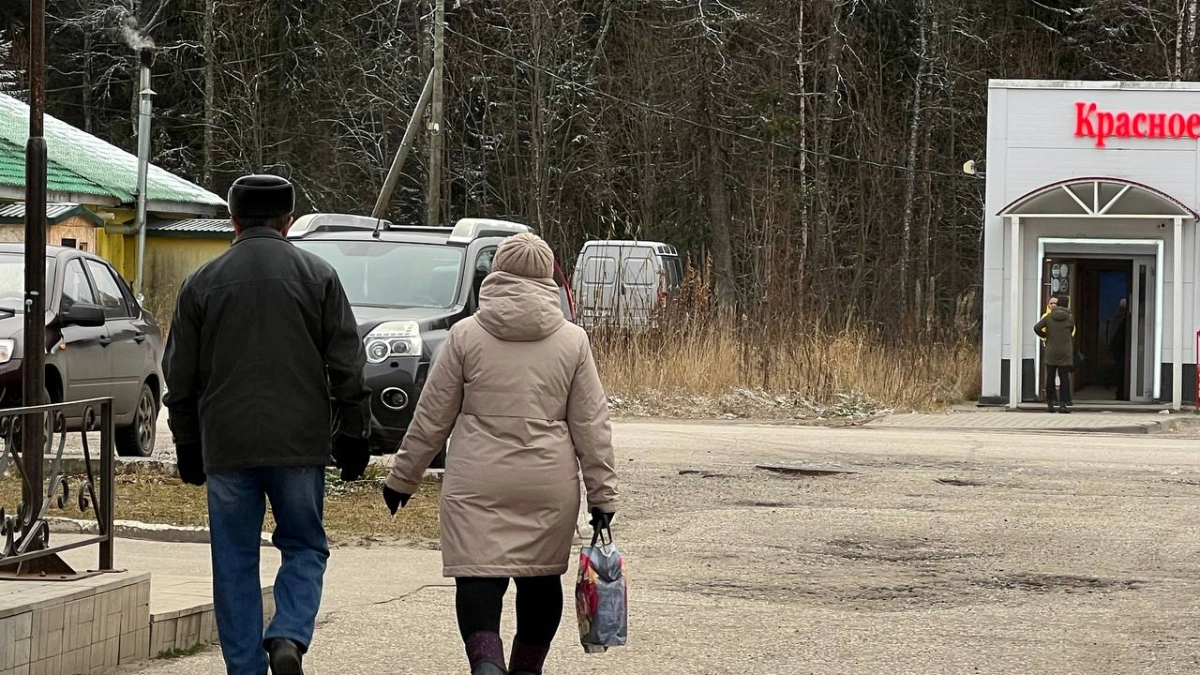 На Эльмаше и Уралмаше расклеивают листовки с QR-кодами мошенников: что грозит доверчивым горожанам