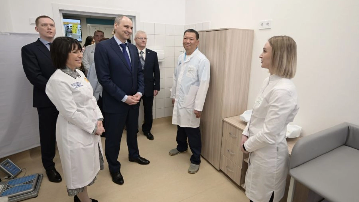 Денис Паслер открыл современную детскую поликлинику в Березовском: что там появилось