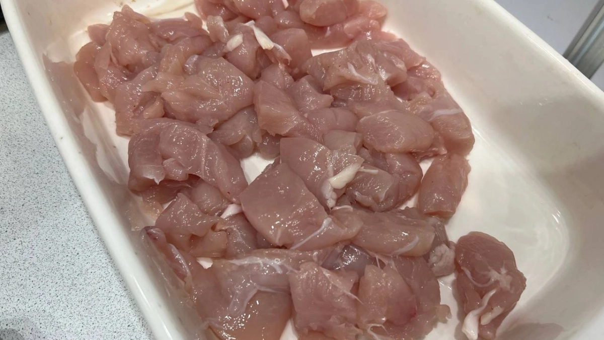Почему нельзя мыть мясо и курицу после покупки — главная ошибка, которую совершают даже опытные повара