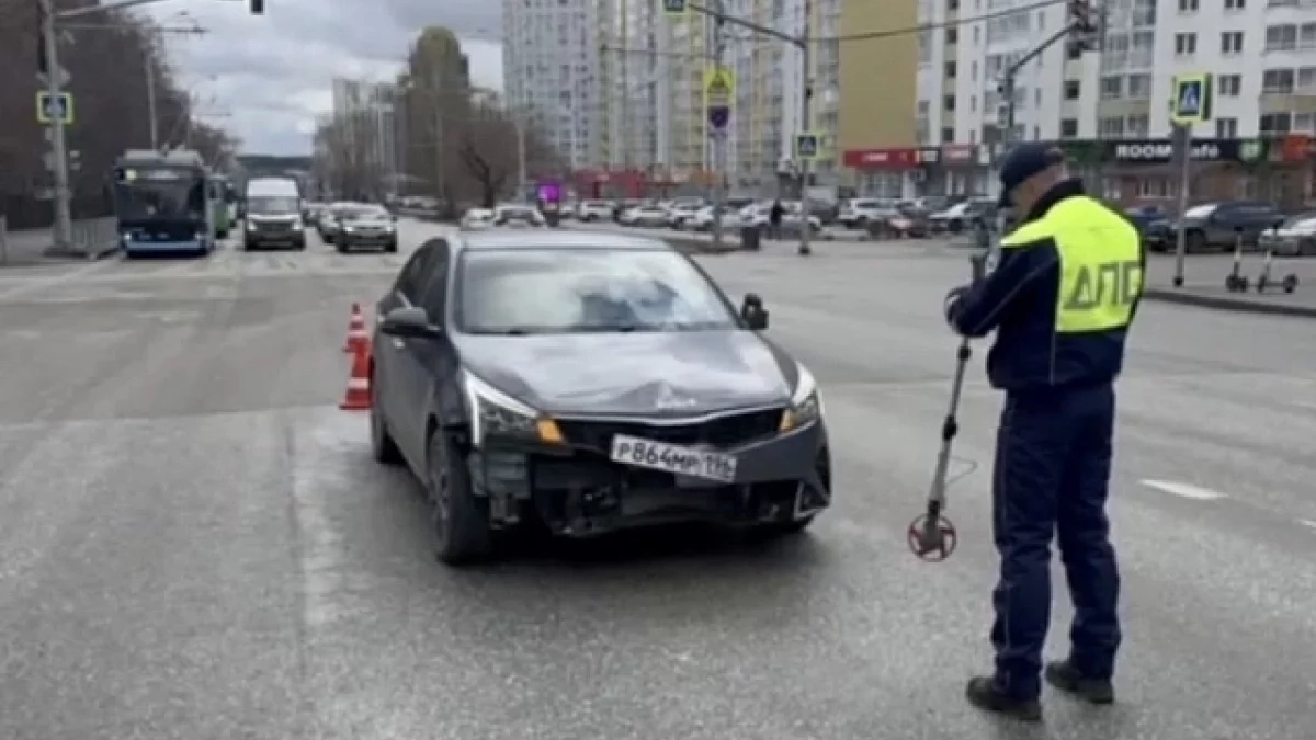 В Екатеринбурге водитель Kia сбил 70-летнюю женщину на пешеходном переходе