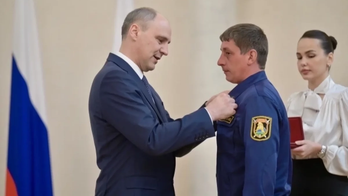 Денис Паслер лично наградил выдающихся жителей Свердловской области