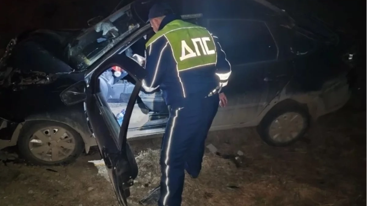 В Свердловской области водитель Lada Granta насмерть врезался в опору ЛЭП