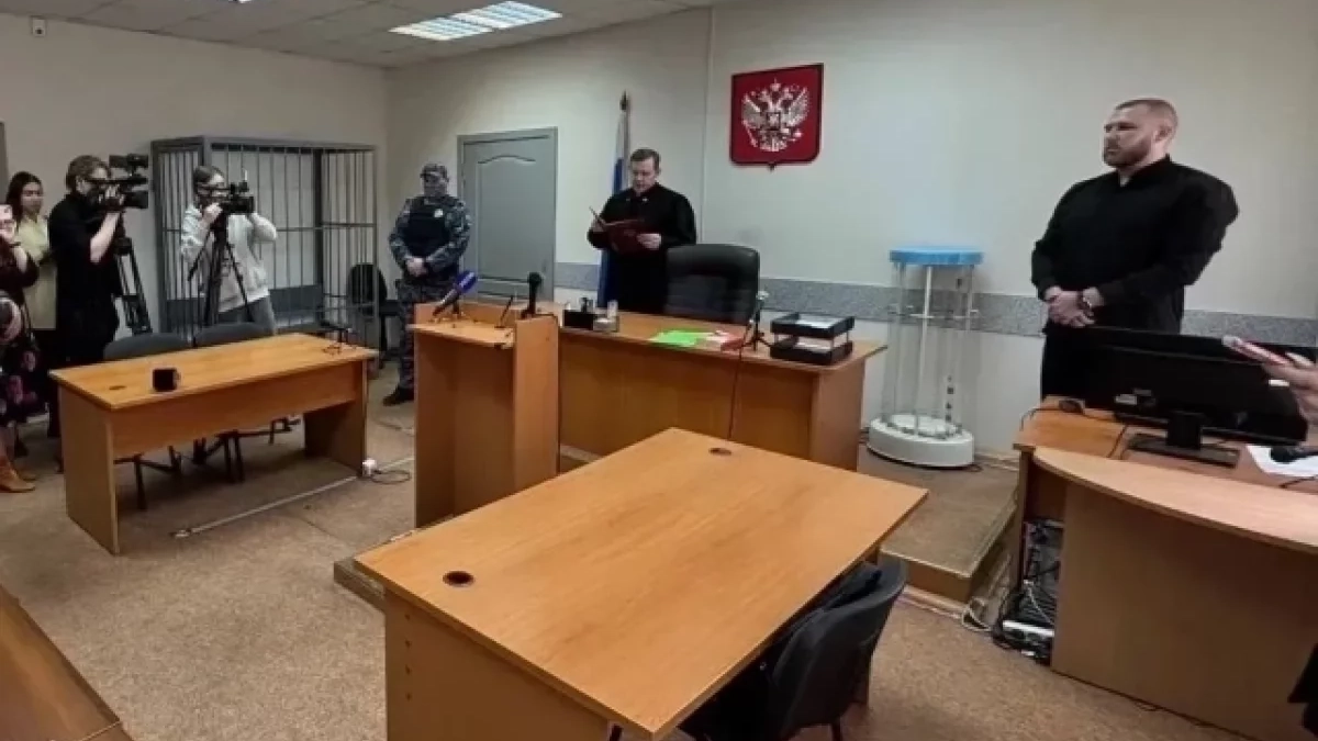 Житель Екатеринбурга получил срок за нападение на девушку-курьера и инвалида