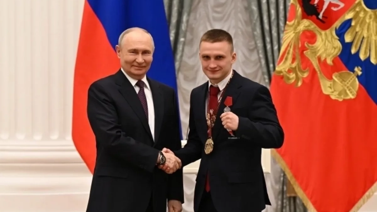 Владимир Путин вручил государственные награды спортсменам и ученой из Свердловской области