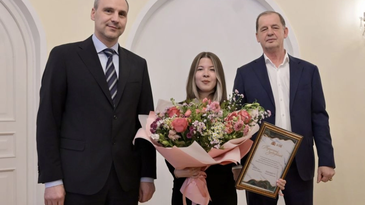 Екатеринбургская шахматистка Лея Гарифуллина получила квартиру от губернатора
