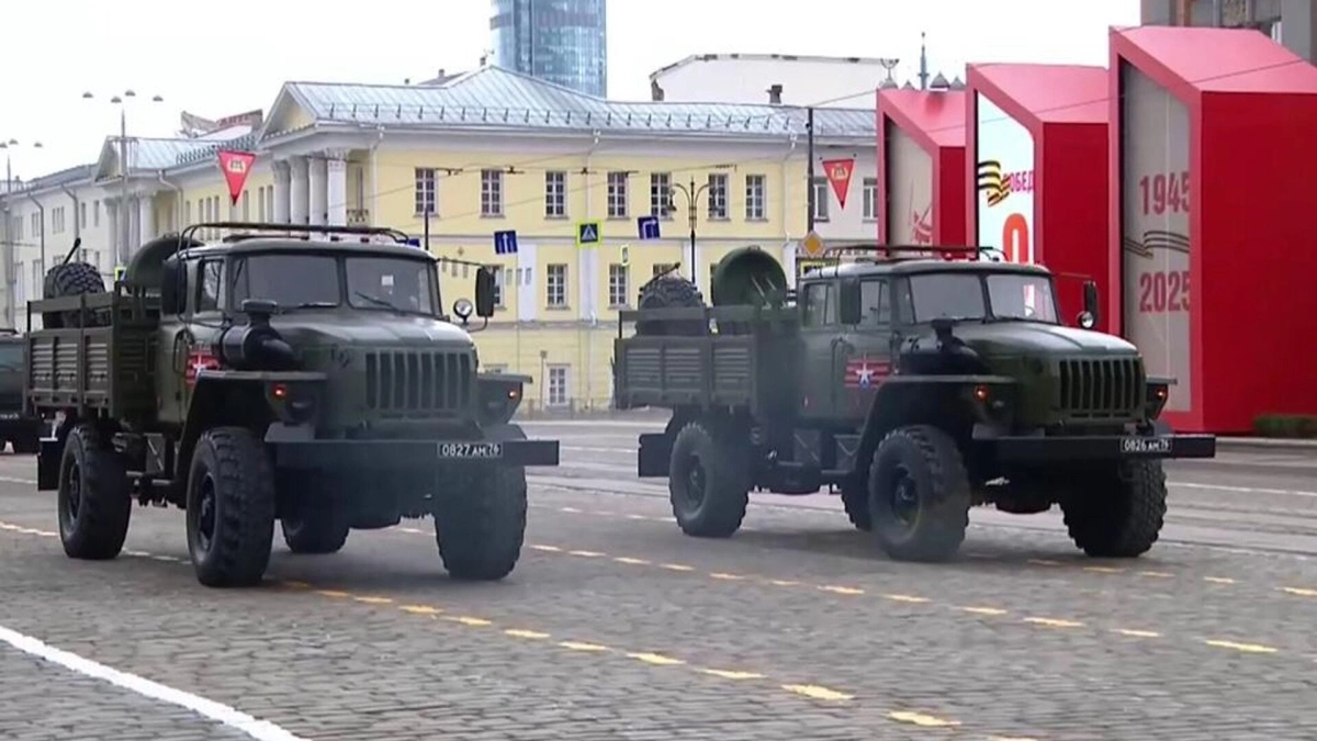 Полпред на Урале поручил усилить безопасность на майские праздники и привести в порядок мемориалы