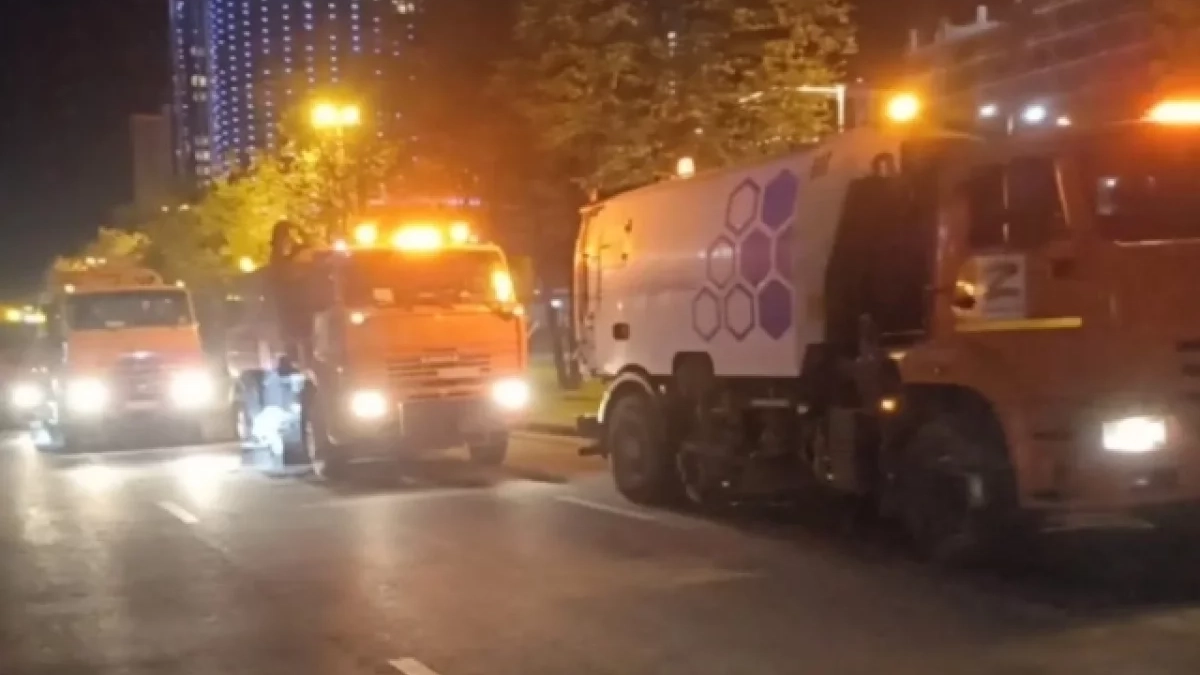 После праздников из Екатеринбурга вывезли почти 14 тонн мусора