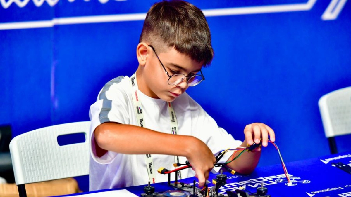 Свердловская молодёжь может принять участие в чемпионате пилотирования дронов «Пилоты будущего»