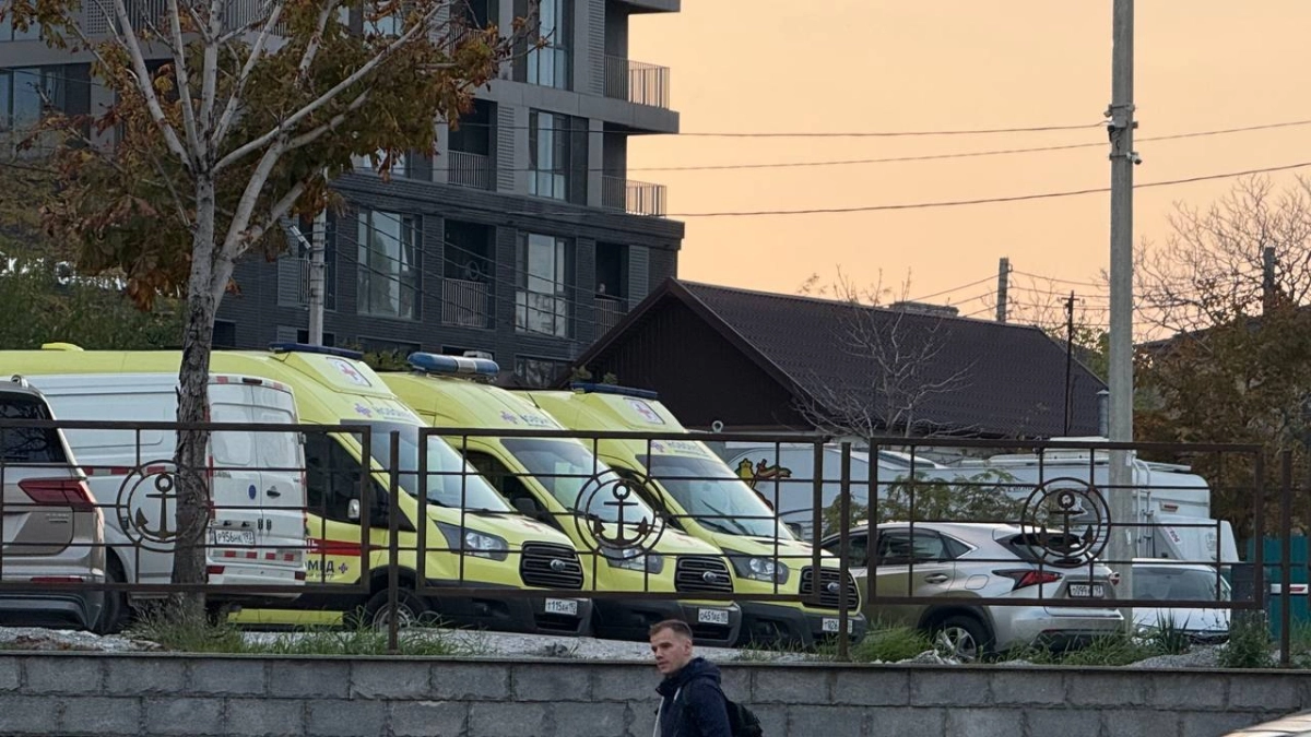 Врачи оценивают состояние 4-летнего ребенка, выпавшего из окна в Екатеринбурге — родные дали комментарий