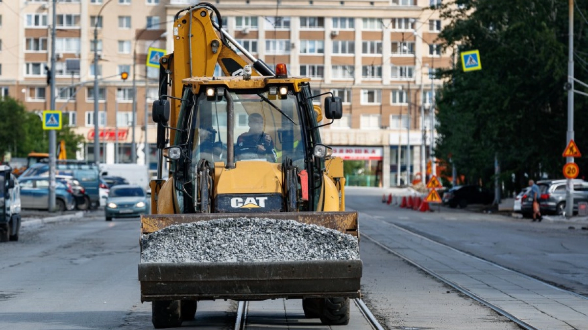 В Екатеринбурге начали ремонт дорог на 10 улицах: список