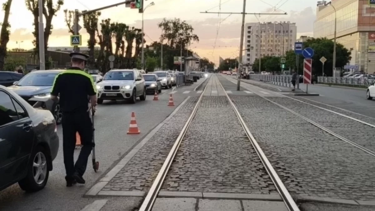 В Екатеринбурге на «красный» сбили пешехода: 29-летний мужчина в тяжёлом состоянии в больнице