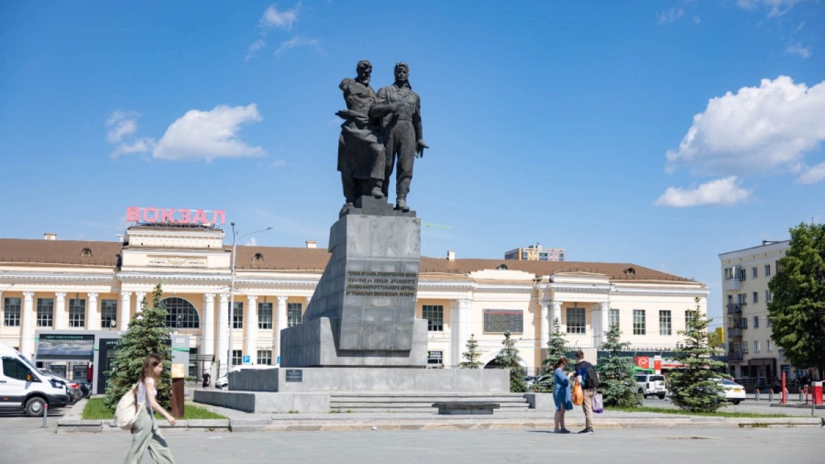 В Екатеринбурге автобусы и троллейбусы по-прежнему ездят до железнодорожного вокзала