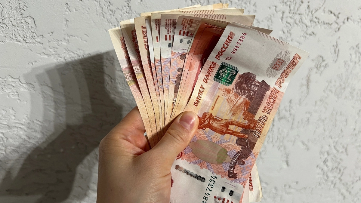 «Без заявлений и очередей»: работающим пенсионерам поднимут пенсии с 1 августа — кто получит максимум