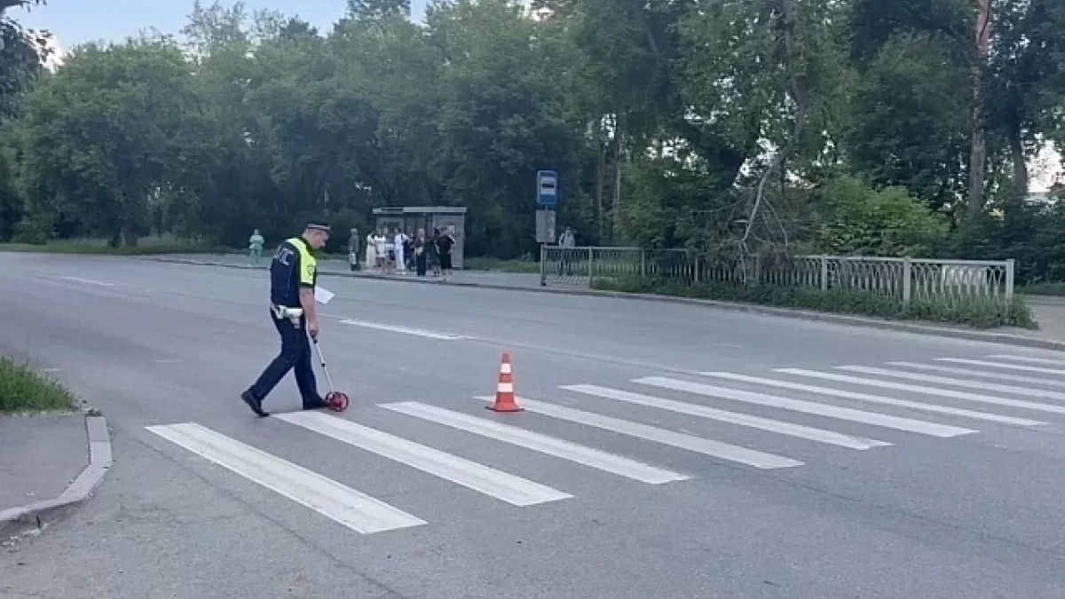 В Екатеринбурге ищут водителя электросамоката, сбившего четырёхлетнего мальчика на «зебре»