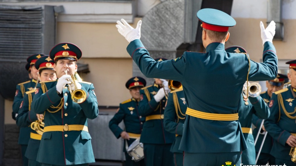 В Екатеринбурге открыли аллею в честь героев-суворовцев
