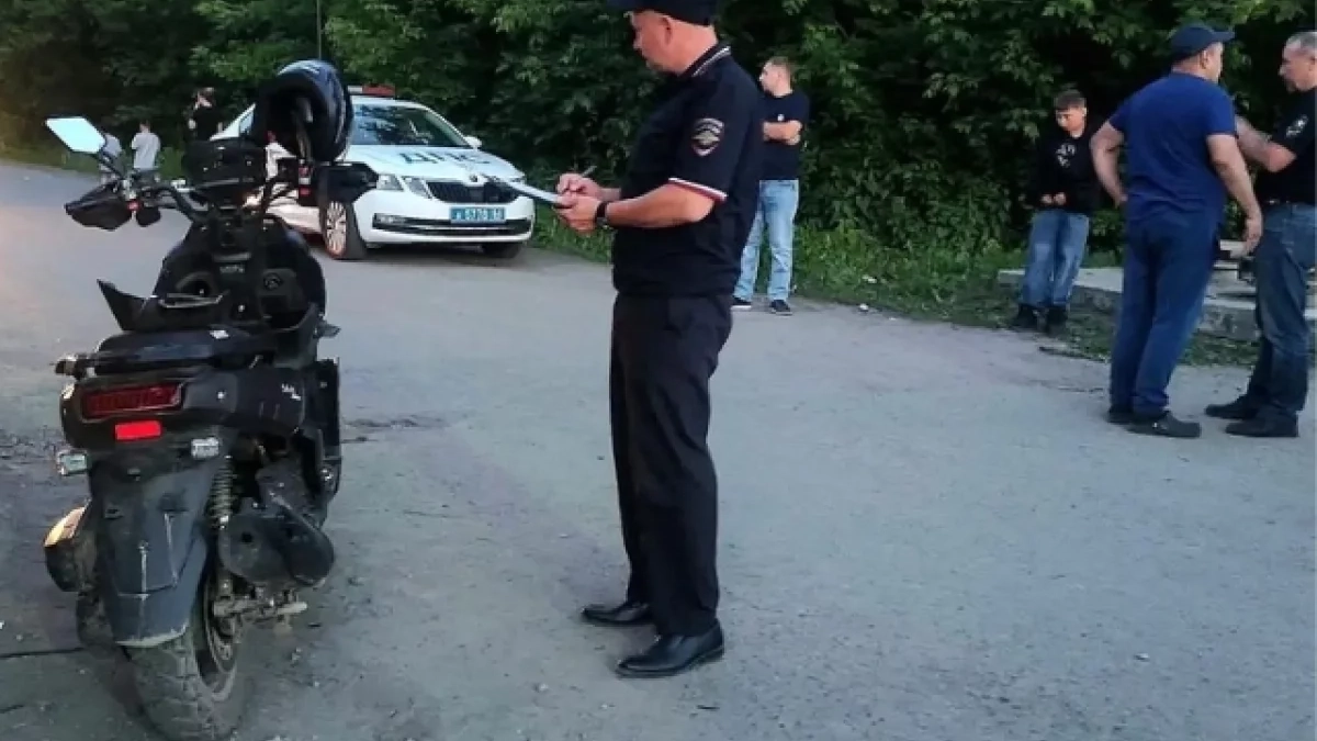 ДТП в Белоярском 19 июня: 13-летний подросток на мопеде протаранил иномарку, пострадал пассажир