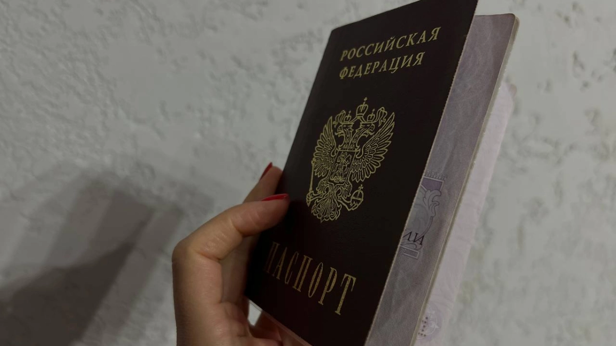 Проблемы из-за пустой 13-й страницы: что грозит россиянам без штампа