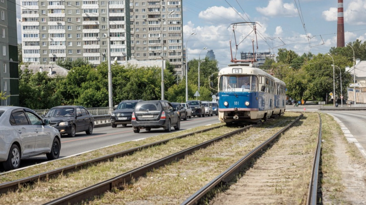 Движение по Малышевскому мосту открыли на 2 месяца раньше: водители Екатеринбурга вздохнули