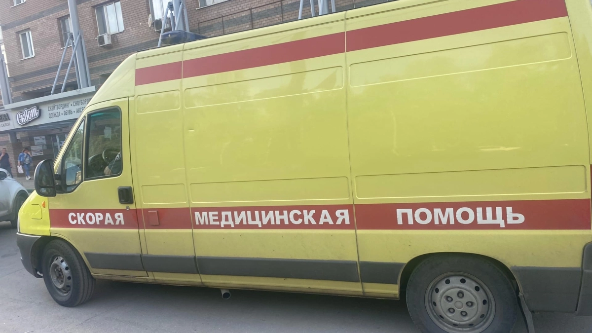Под Екатеринбургом двухлетняя девочка выпала из окна общежития