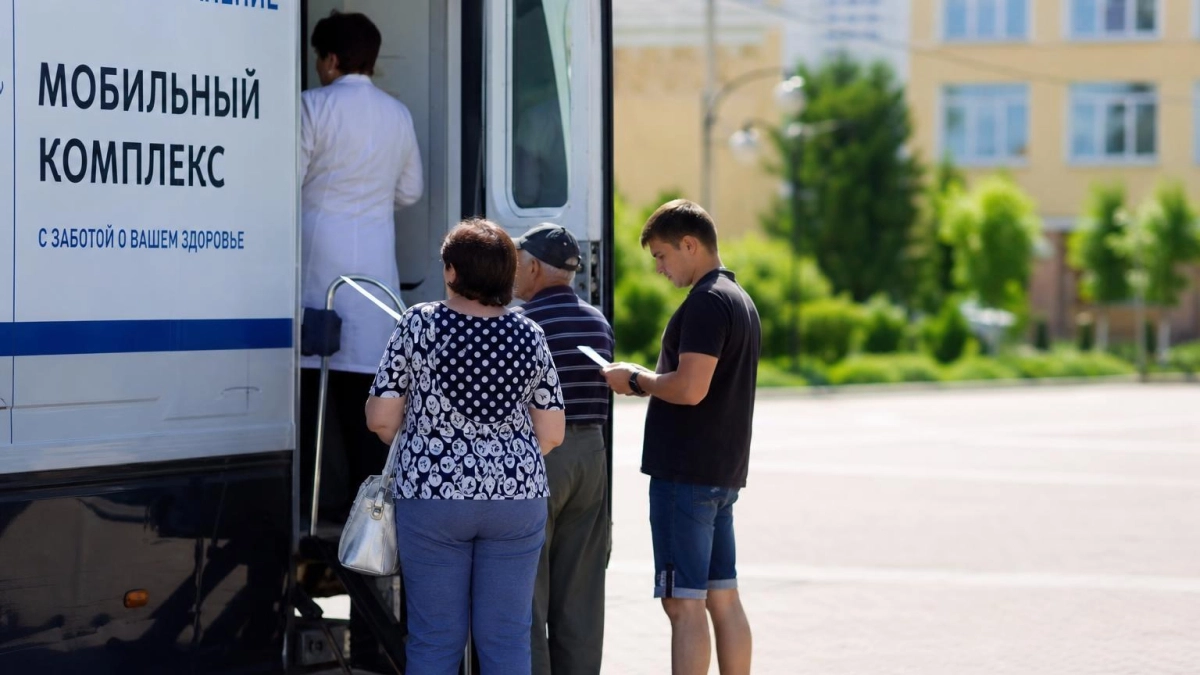Врачи выездной поликлиники ОДКБ осмотрели более 16 тысяч юных свердловчан