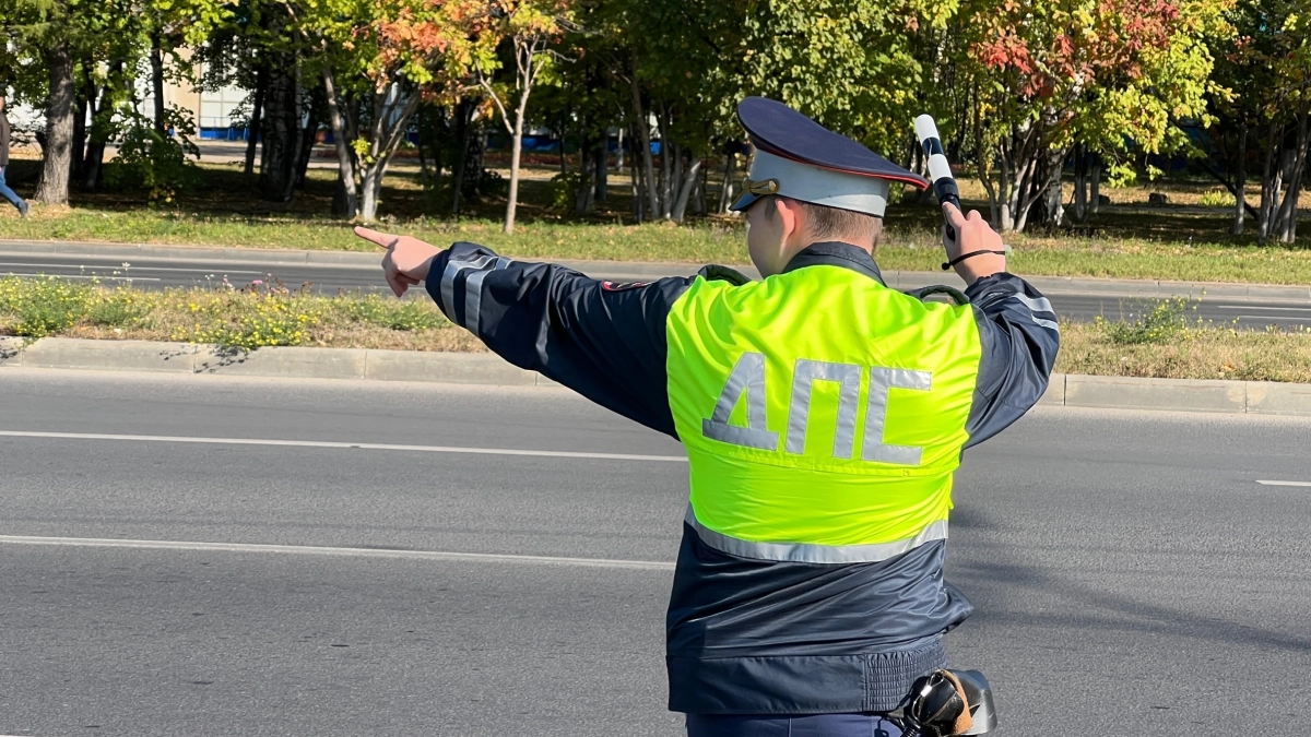 Инспектор остановил и не подходит: 90% водителей попадают в эту ловушку — что делать