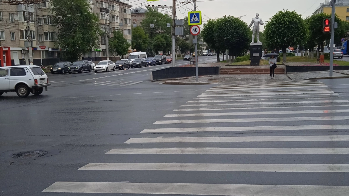Один шаг на «зебру» — и водитель обязан остановиться: что решил Верховный Суд