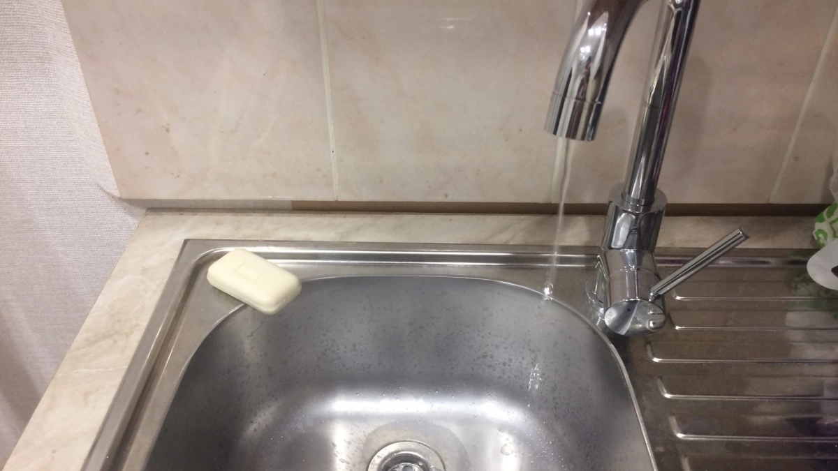 В Екатеринбурге снова пожаловались на желтую воду из кранов