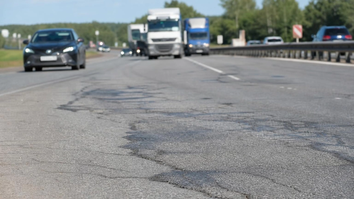 Дороги в Свердловской области оказались худшими в УрФО 