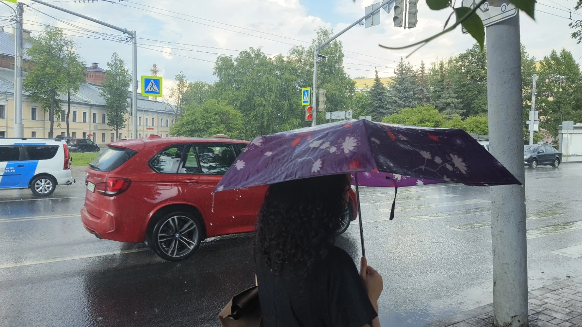 Тропические тайфуны и ледяные ветра: август станет испытанием для всей России