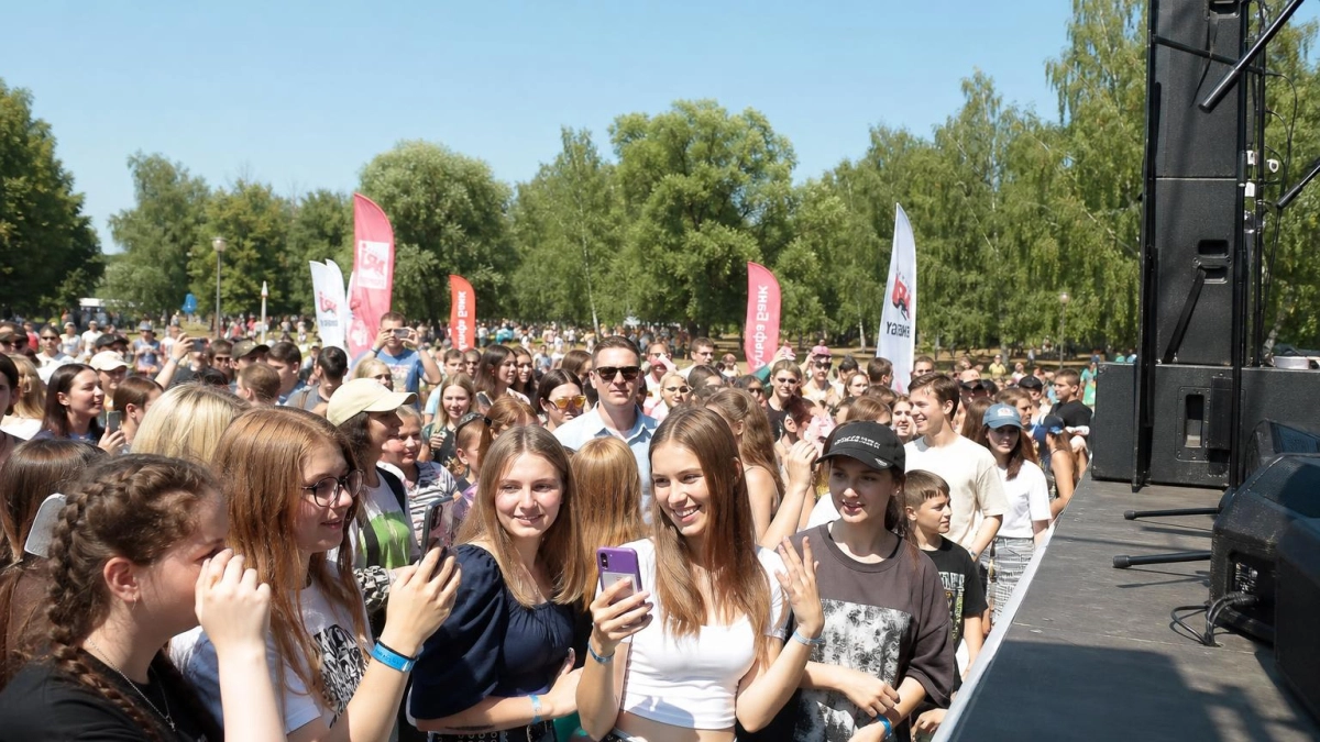 В День строителя в Екатеринбурге выступят Uma2rman и Афродита