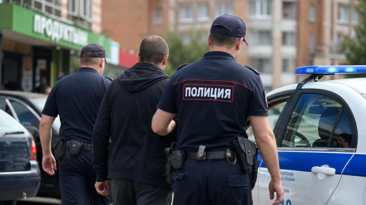 Танцы на проезжей части закончились арестом для троих екатеринбуржцев