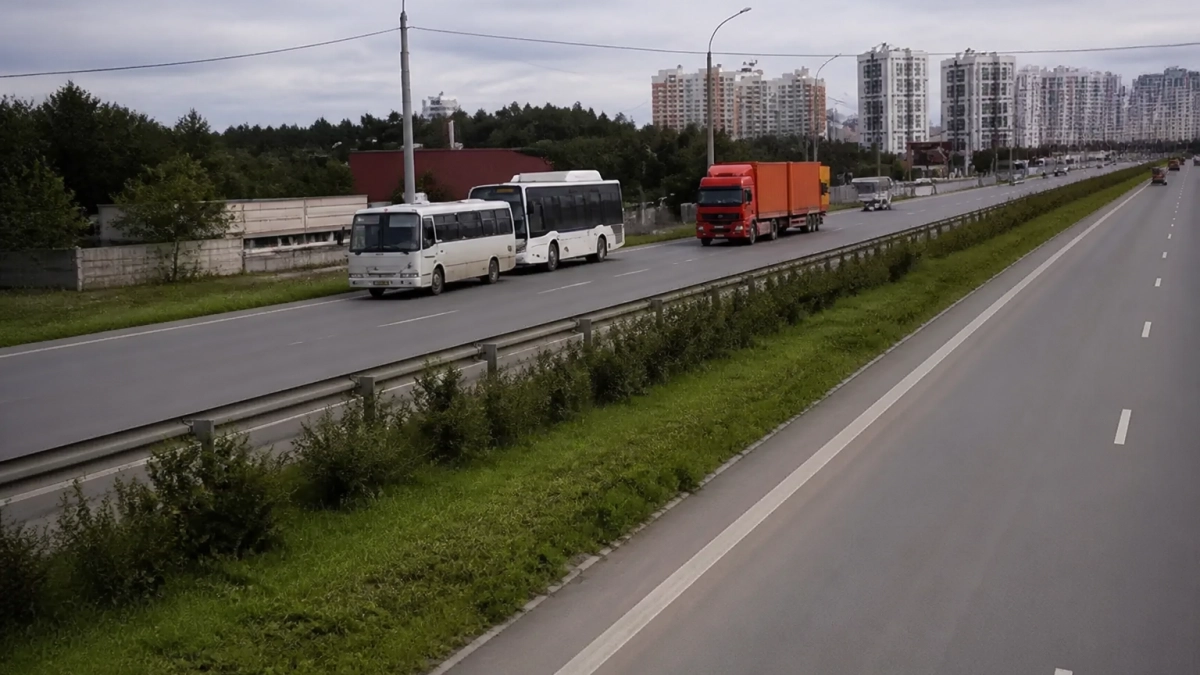 В Екатеринбурге очередь на АЗС растянулась до проезжей части