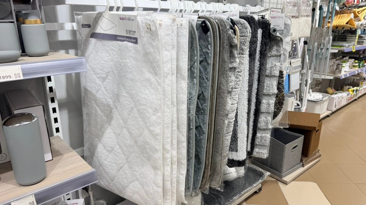 Скупила в Kari коврики для ванной: вот как создала в спальне уютное изголовье кровати