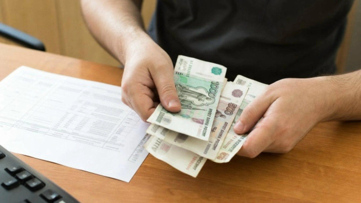 Оклады госслужащих Свердловской области вырастут с октября 