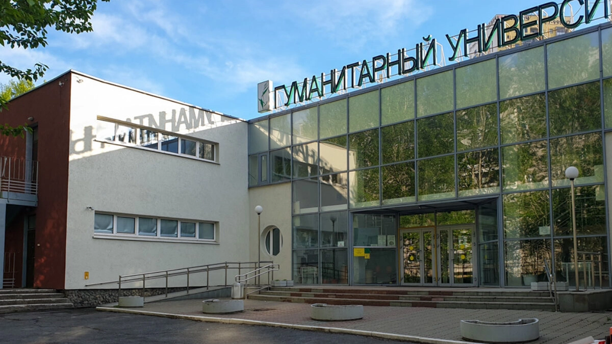 На месте главного корпуса первого частного вуза России построят жилье