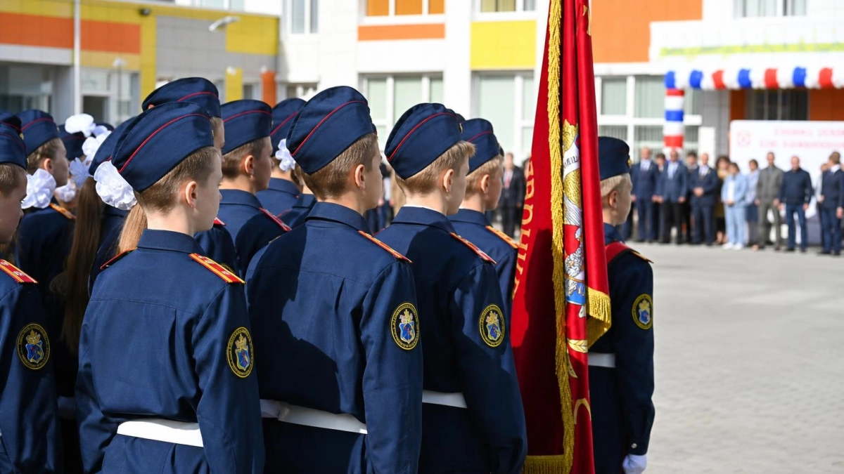 В Екатеринбурге в кадеты СКР посвятили школьников из 11 городских и областных школ