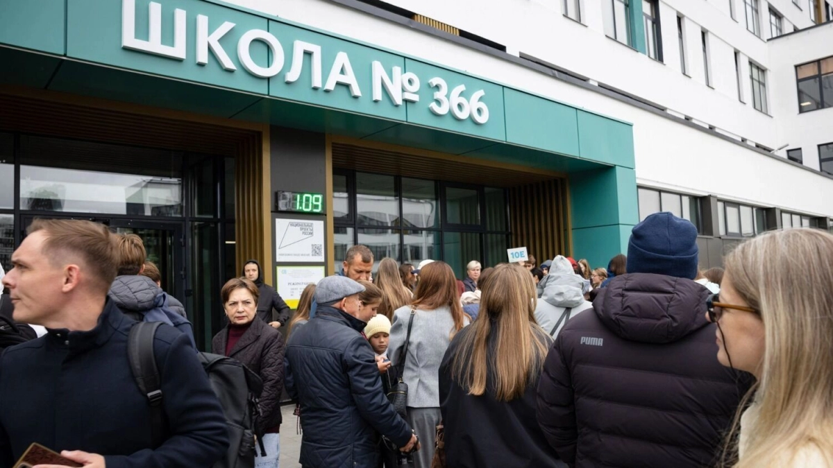 На улице Щорса в Екатеринбурге заработала школа с лабораторией искусственного интеллекта