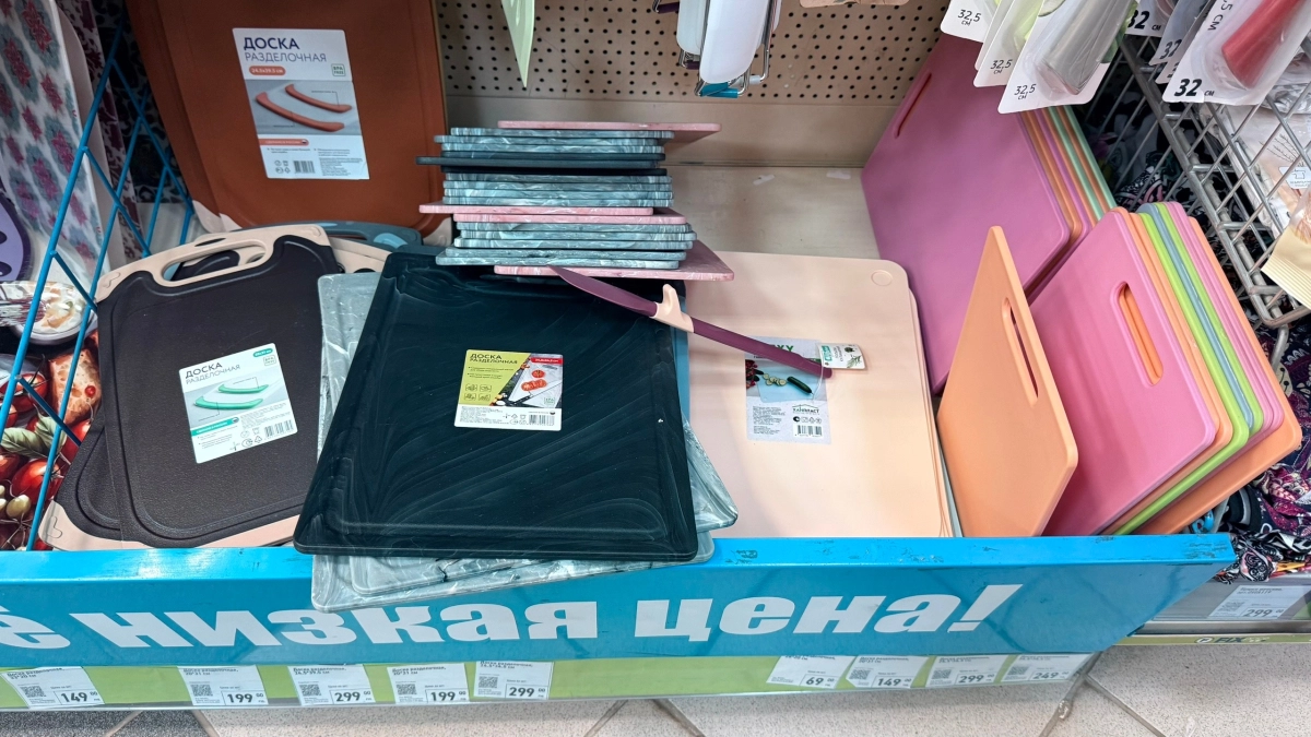 Скупаю разделочные доски в “Фикс Прайсе”, но на кухню не несу: мастерю стильные вещи для дачи