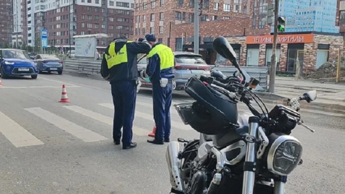 В Екатеринбурге мотоциклист сбил 10-летнего мальчика на пешеходном переходе