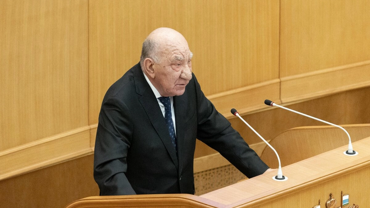 Депутат потребовал запретить курение новичкам в Заксобрании Свердловской области