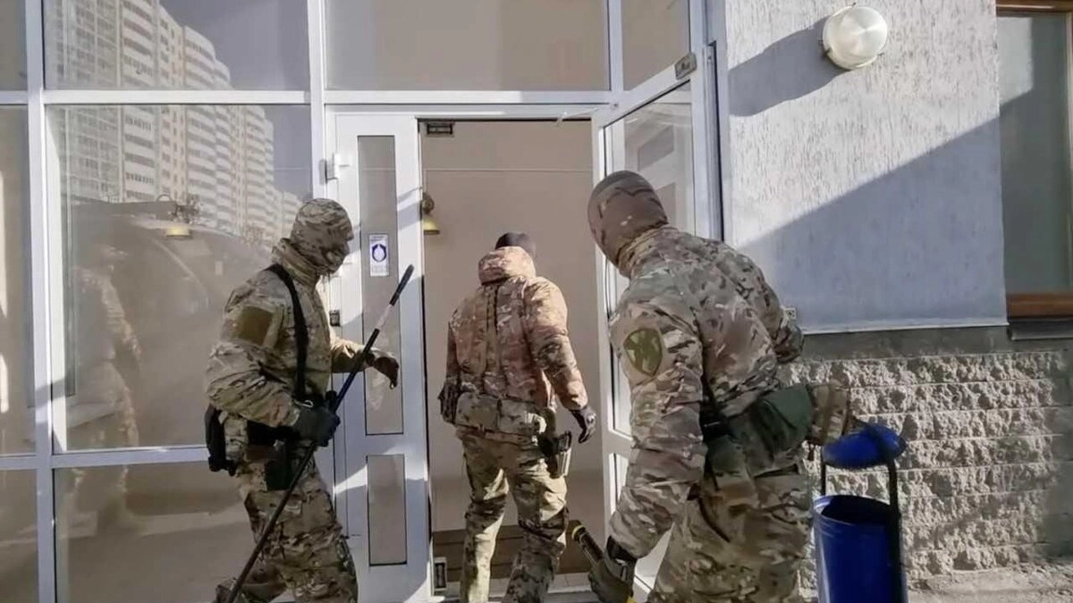 Семейная пара открыла в Екатеринбурге бордель со скрытыми камерами в душевых
