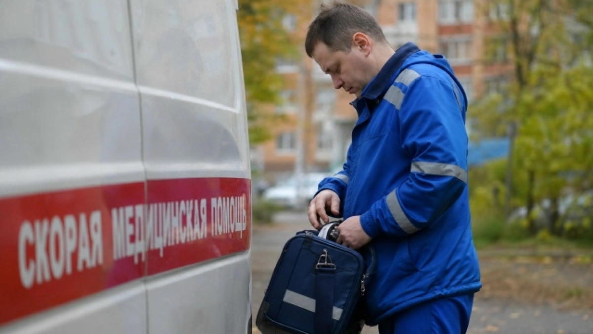 В Екатеринбурге автобус с детьми протаранил легковушку на 8 Марта