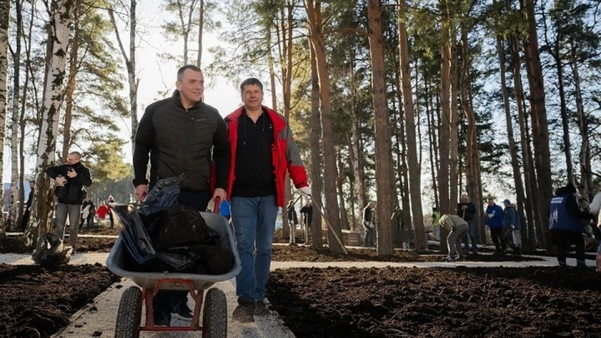 В екатеринбургском госпитале ветеранов обустроили сквер в честь бойцов СВО
